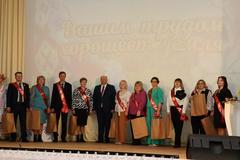 Вашим трудом хорошеет земля
